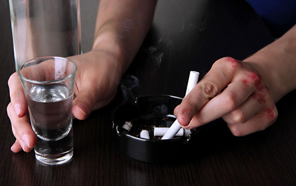 Alcohol y tabaco: simples hábitos que a futuro pueden tener severas consecuencias