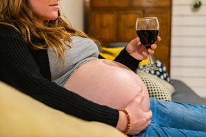 Alcoholismo en embarazo: cómo puede afectar al bebé