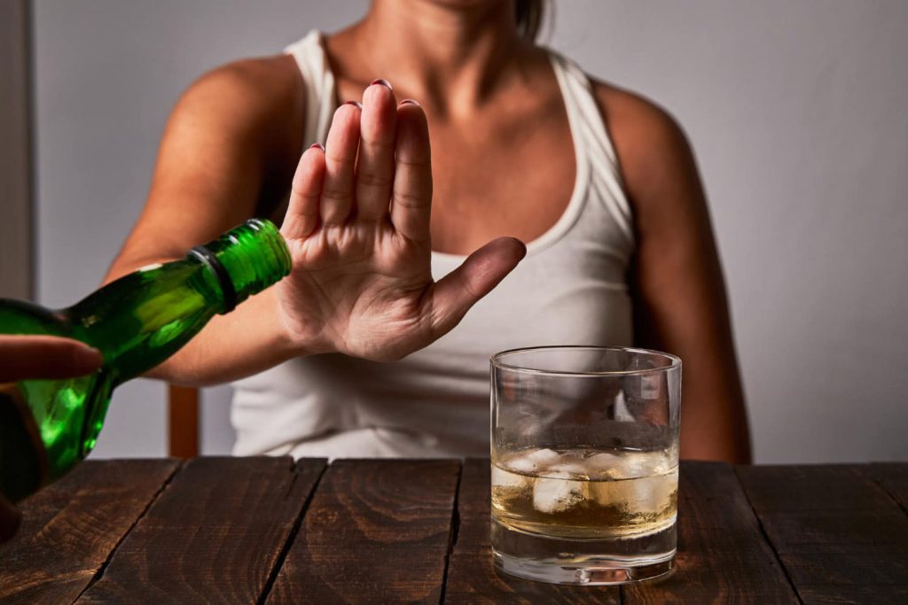 Beneficios de dejar el alcohol: cómo afecta a la salud física y mental