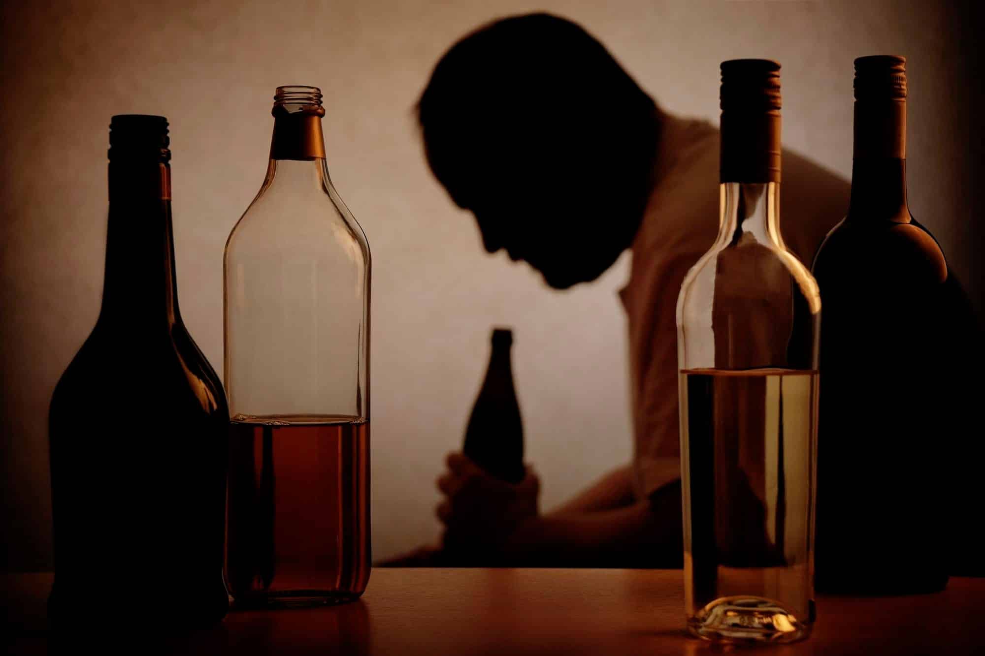 Imagen ilustrativa sobre los efectos del alcohol en el cerebro y la demencia alcohólica