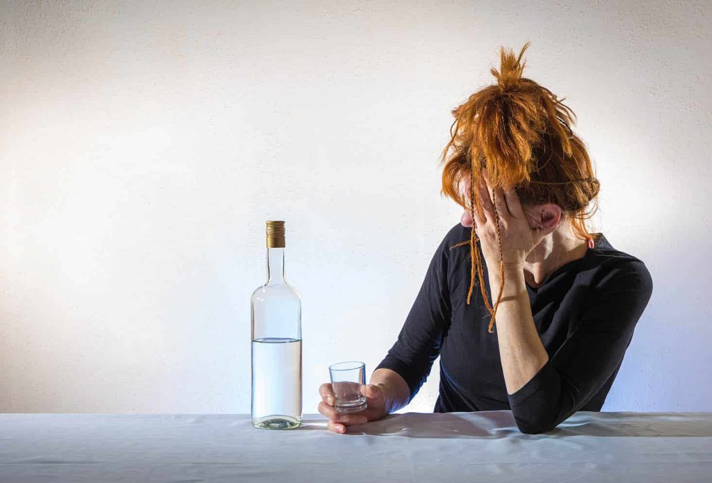 Cómo ayudar a un alcohólico: 12 consejos para mostrar apoyo